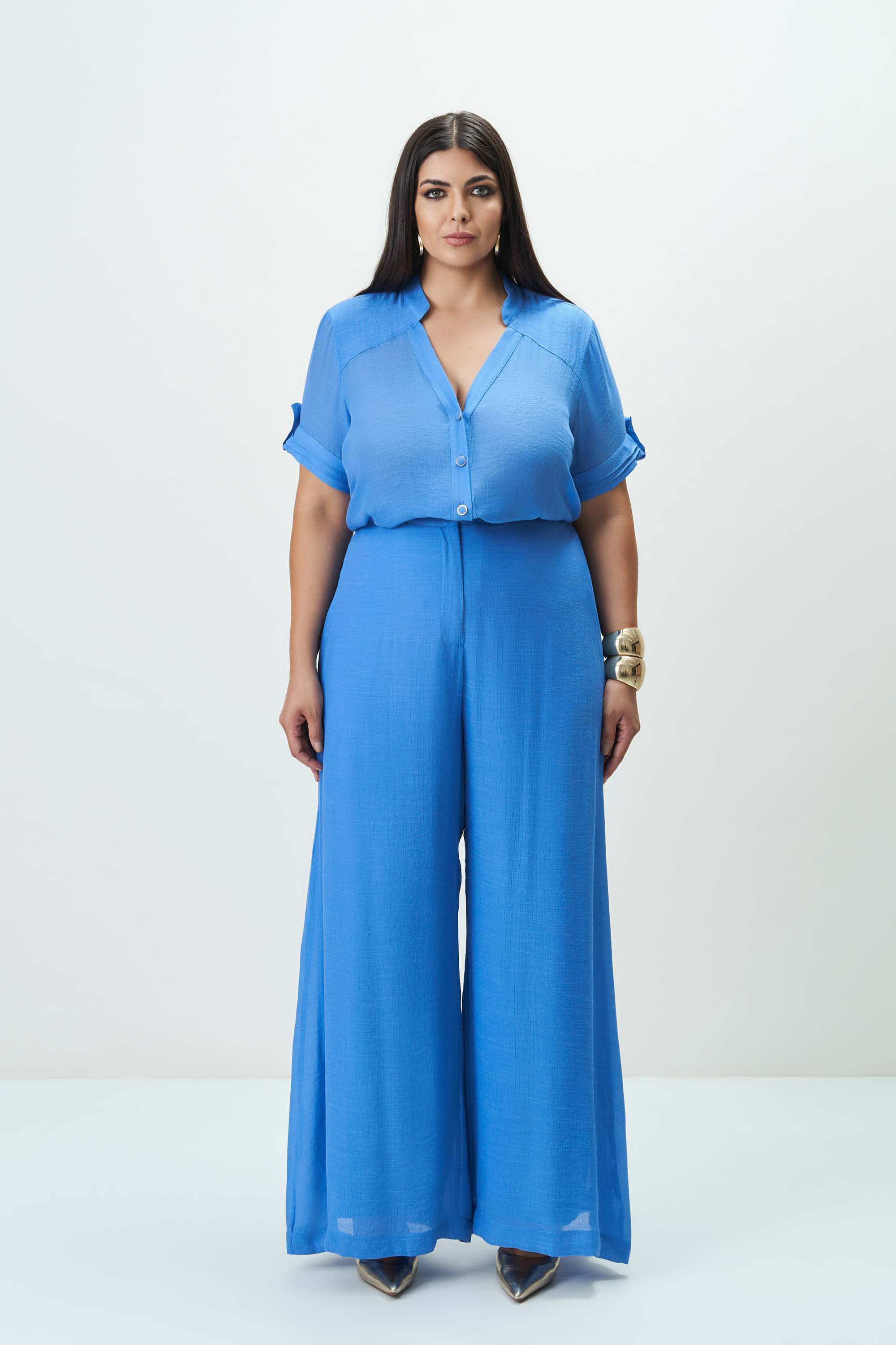 Plus size curvy conjunto casual com calça fluida e camisa de botão